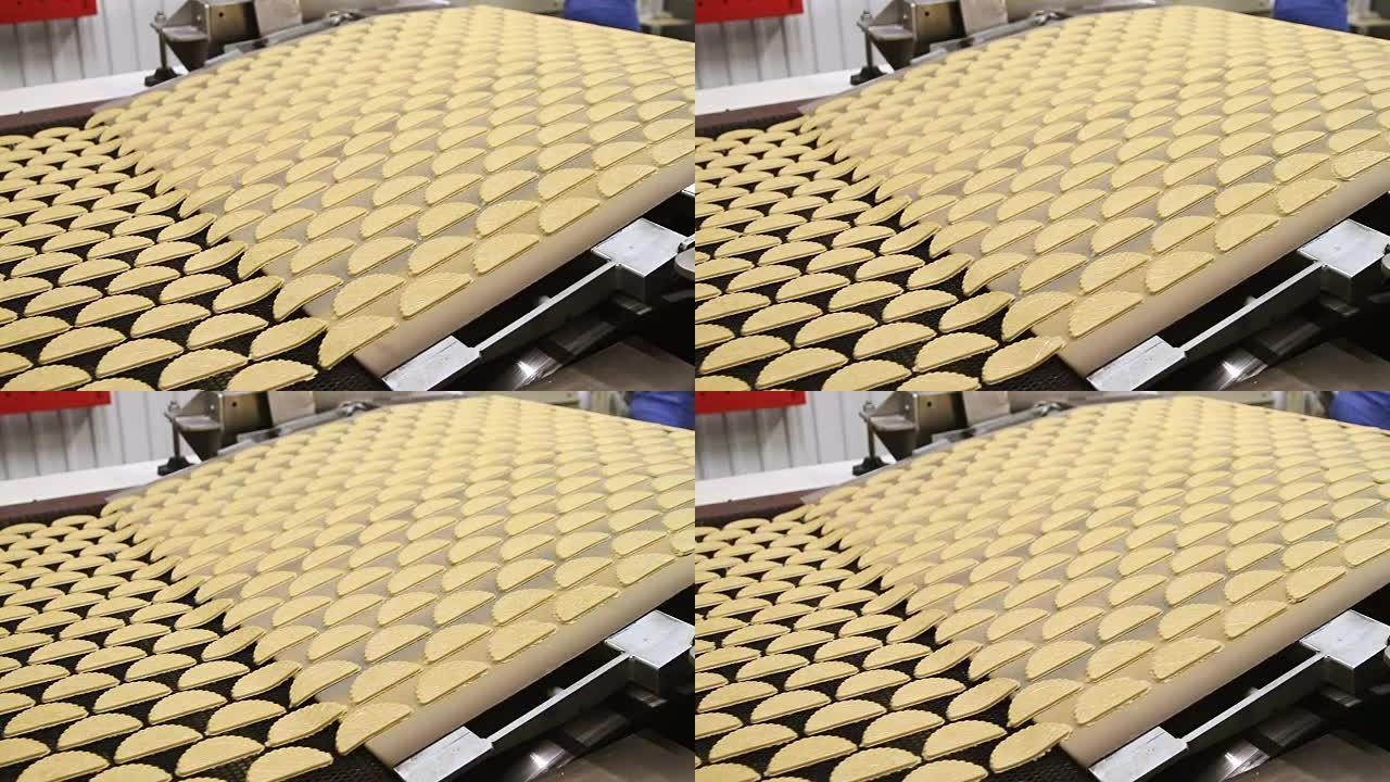 在工廠為餅干制作面團